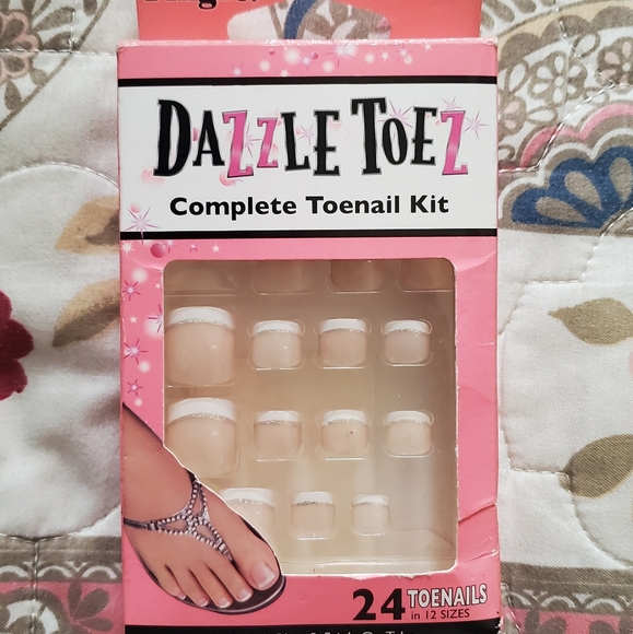 Fake Nails - Picture 2 of 3